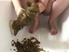 Puffy Babes Scat Smearing Urine